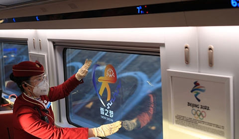 1月21日，京张高铁冬奥列车开启赛时运输服务。京张高铁为北京冬奥会及冬残奥会提供运输服务时间自1月21日起至3月16日止，共计55天。