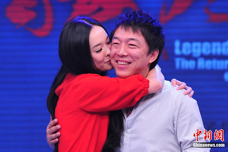 黄渤江一燕出席假装情侣全国首映会