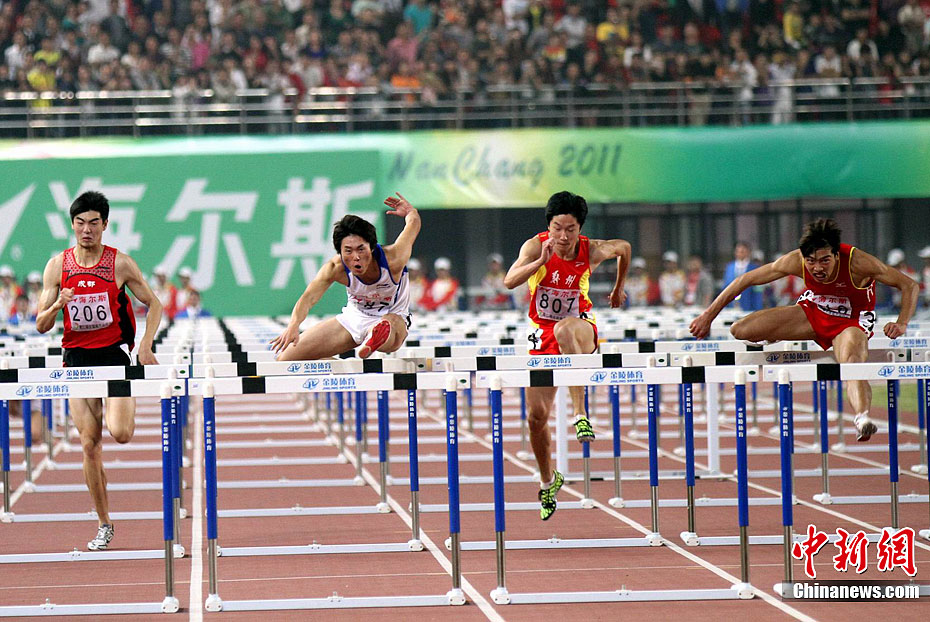 第七届全国城市运动会闭幕国际军乐表演成亮点