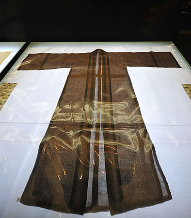 福建省博物院展出南宋衣物款式 精美前卫(2)