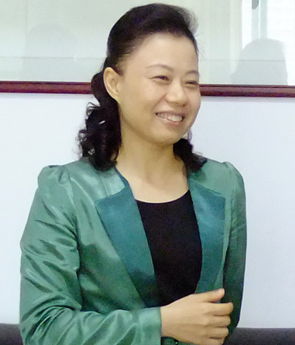 梧州市副市长钟碧珍向侨胞,港澳同胞,归侨侨眷拜年