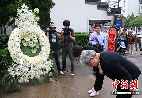 世界各地侨界名媛聚浙江拜祭秋瑾