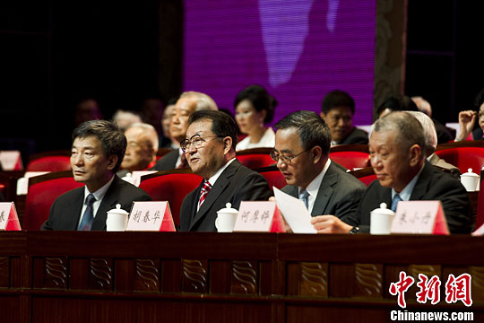 �׽�����㸮�˿��״�ῪĻ3ǧ�α���������