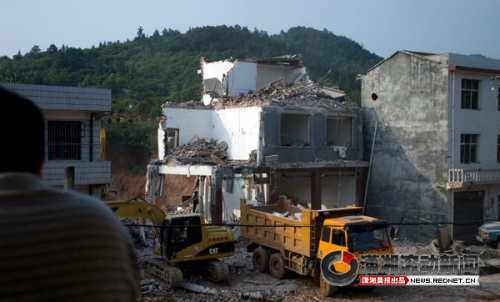 湖南浏阳大瑶镇一民房爆炸致2死1伤(图)