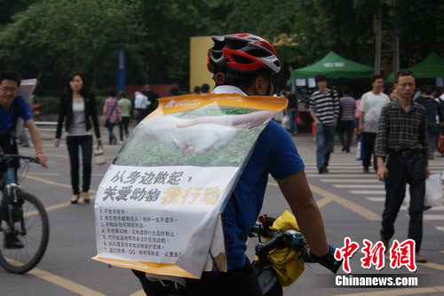 �ɶ����ݿ͡���̼���к����ذ�����