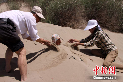 �������ź�ɳ��ɳԡ�����Ļ��ڣ���ǻ�뻨�����