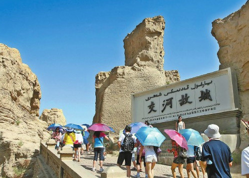 新疆跟团游:体验壮丽自然与深厚人文