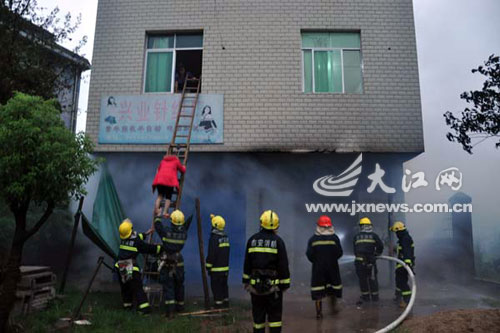 �����ϰ�Ϊ���ӹ�����ͨ���������������֣�ͼ��