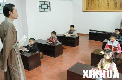 Ů�Ӵ�ְ�ڼ�ר�����Ӱ���ĸ����ʦ˫�ؽ�ɫ��ͼ��