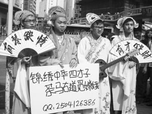 4�����Ӵ���װ�Ͻ�Ѱ���С��϶��Գ��Ĵ����