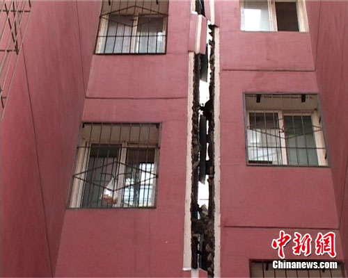 ɽ��̫ԭһ������¥��б������Ǩ���ݣ�ͼ��