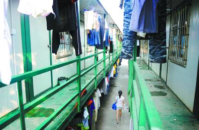 ���ݴ�ѧ�����ּ�װ�����᲻��15ƽ��ס8�ˣ�ͼ��