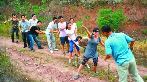 80���������ͯ����Ϸ��ĩ��Լ����ӥ׽С����