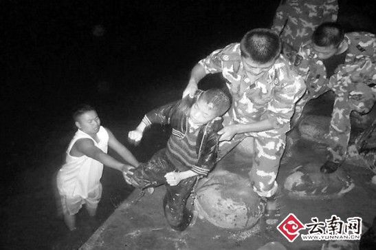 �к��븸ĸ�ֱ�Ťҹ����Ե���԰��ˣ������ͼ��