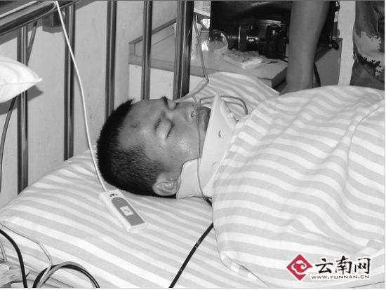 消防员救起坠楼女子受重伤(图)