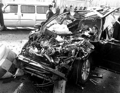 小区口车辆行人均频闯红灯致8天4人死亡(图)