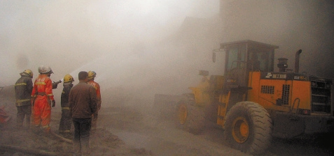 ����3000��ʯ���ϴ��ޱ�©20�����䳵˲�䱻��