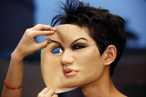 "人皮面具"网络热销引担忧 如何监管成关注焦点