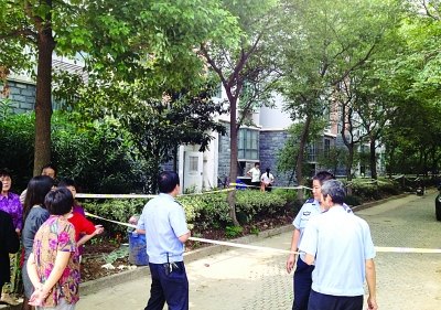 南京一小区两男女屋内遇害小区监控摄像头全坏