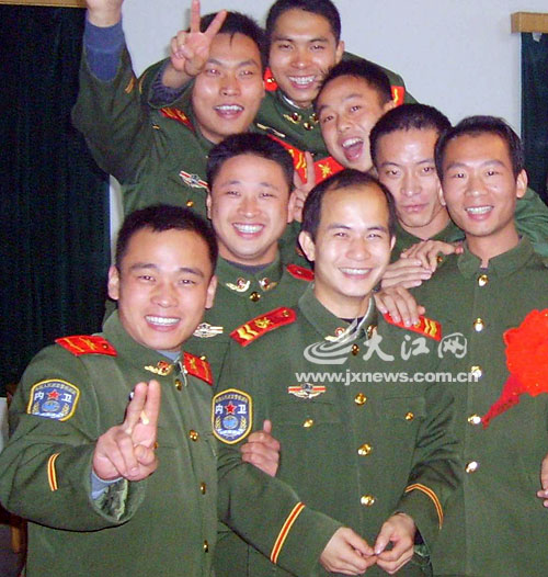 退役老兵为救落水女工遇难生前战友自发善后