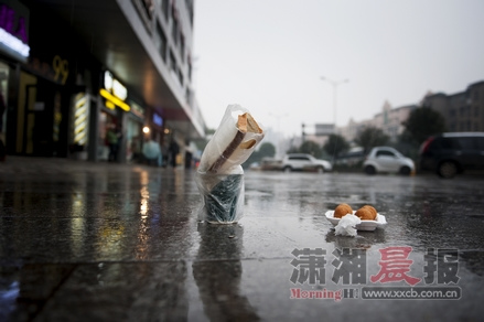 ���������ֶ��ε���ͷ·�˸����ɡιʳ��ͼ��