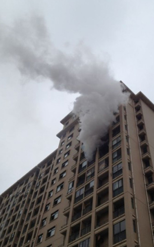 �Ƶ깫Ԣ�Ż�Ů�Ӵ�11¥׹�£�ͼ��