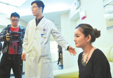 Ů�������⡰�����֡�����ҽ��ЯŮ����֤���