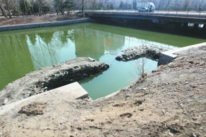 ����ŭ����԰��ˮ�����˹������������Ư��