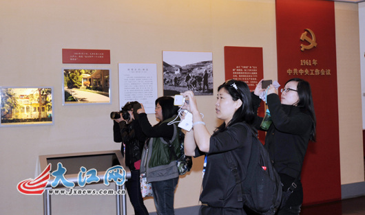 ��ý����®ɽ�����ַ�����ᡱ�͡�ë��ϯ����Ӱ