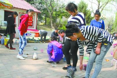 ��ͷ��Ȧ��Ϸ��С���ﵱ�����οͳ�̫���̣�ͼ��