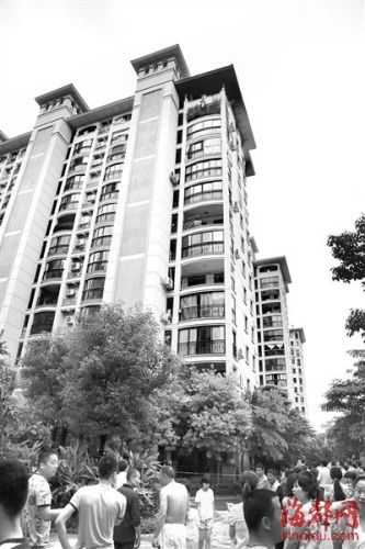 ���б�ը���Ů�ӹ�����14¥���µ���������ͼ��