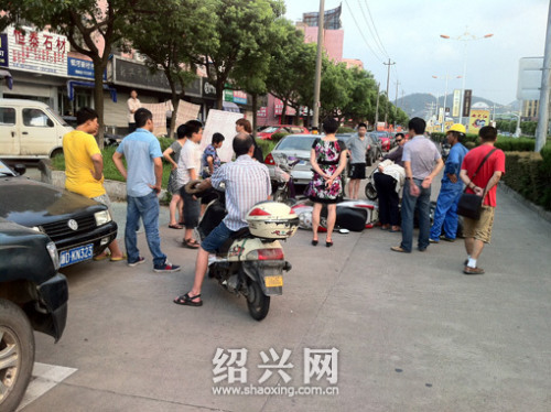 ����ƿ����ײ�⳥̸��£�谭��ͨ��һ��Сʱ��ͼ��