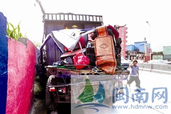 ����������ײһ˾��׹�䱻�Լ�����ѹ������ͼ��