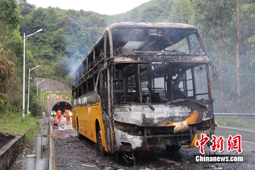 闽北境内一天两大巴被大火吞噬63人全部安全逃生
