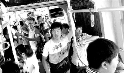 19��С��Ϊ�οڳ�ÿ�칫�����ݽ��ѳ�Ц������