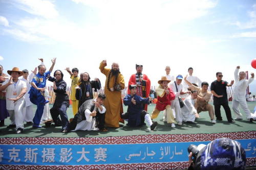 天山武林大会各派亮绝技“掌门”资质遭质疑(图)