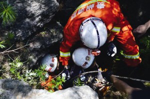 �к�������ɽ��ˣ׹�붴�п�¶ˮ�������죨ͼ��