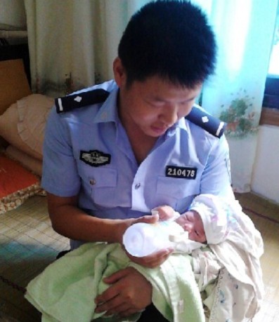 ˫����ֺӤ���������־�������Ѱ���Ӹ�ĸ��ͼ��