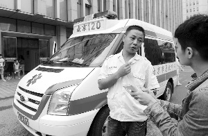 南京“给生命让道”调查:救护车司机称无车让道(2)