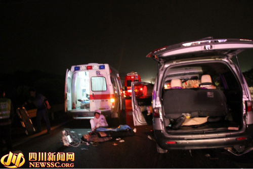 �ɶ����ٷ�������׷β�¹�һ����ʻԱ������ͼ��