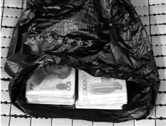 �ϲ����򡰾���Ǯ���䳵�ϳ˿�������һ���߿�