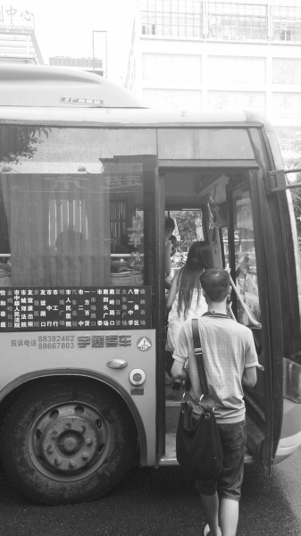 三亚公交票价上调部分市民质疑分段收费涨幅过大