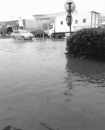 ����ͻϮ�Ϻ������·���ˮ�͹�����ϥ�ǣ�ͼ��