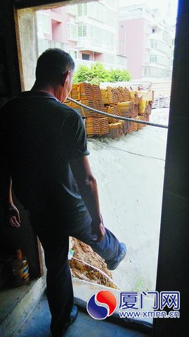 �����̰�ҹǿ�����Χǽס�����ſڱ䡰���¡���ͼ��