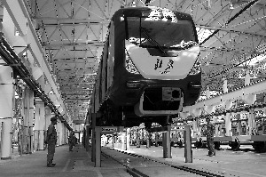 首列“高速地铁”自主大修拆成上万块耗时一月