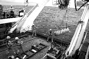 无人无缆潜水器“潜龙一号”成功下潜5080米(图)