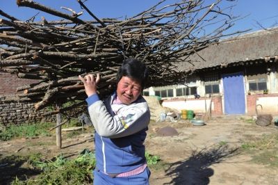 邻居照料空巢夫妇3年称觉得可怜忍不住去帮(图)