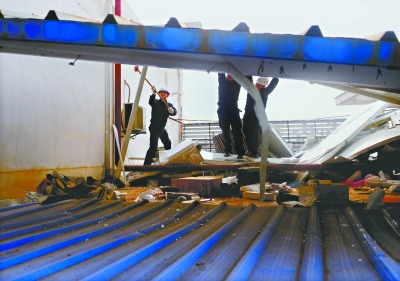 宾馆花30万违建屋顶被强拆称就算给钱也不盖了