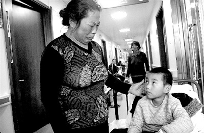 7����ͯ��Ѫ�Ѳ���͵͵�������������Ḹĸ����