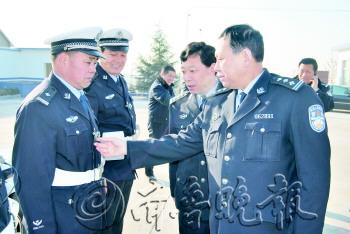 ɽ��һ�����賿�鳬�ز��ұ�ײ����